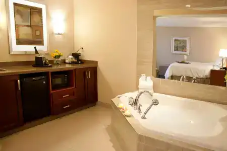 Hampton Inn by Hilton - Toronto - 7