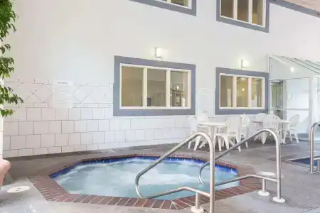 Baymont by Wyndham Airport - 13