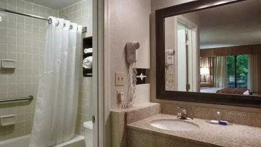 Quality Inn - 7