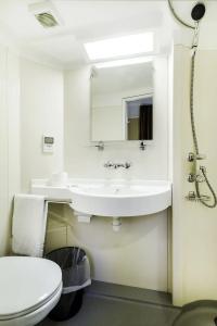 Tudor Court - 37