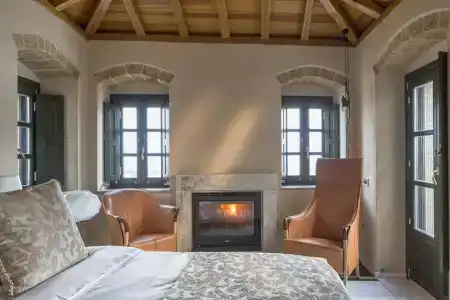 Moni Emvasis Luxury Suites - 5