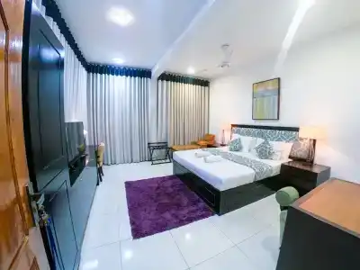 Romance Hills - 31