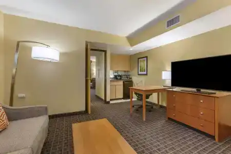 Best Western Plus Thunderbird Suites - 75