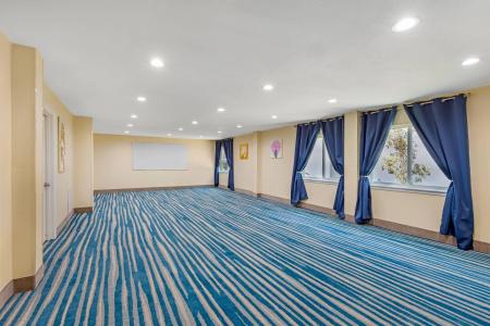 Quality Inn & Suites - 15