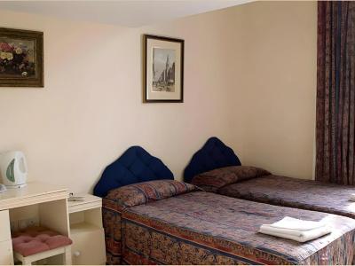 Palace Court - 4