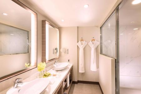 DoubleTree by Hilton Okinawa Chatan Resort - 16