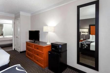 La Quinta Inn by Wyndham I-35 - 40
