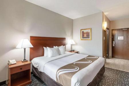 Quality Suites - 19