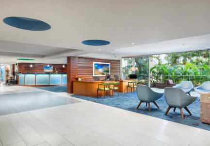 Courtyard by Marriott Waikiki Beach - 2
