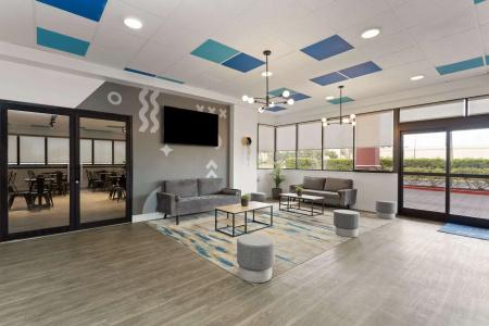 Days Inn by Wyndham Orlando Near Millenia Mall - 7