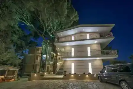 Koukounaria & Suites - 0