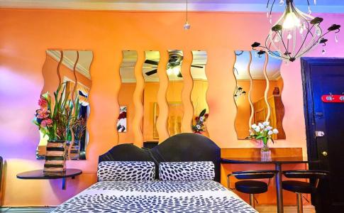 The International Cozy Inn - 1