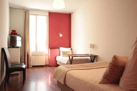 Hôtel Des Arts, Artisanal et Indépendant - 28