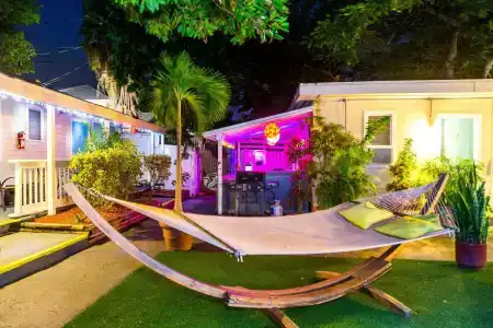 Seashell and International Hostel - 9