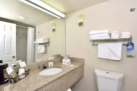Days Inn by Wyndham Miami International Airport - 8