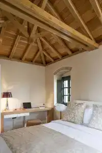 Moni Emvasis Luxury Suites - 38