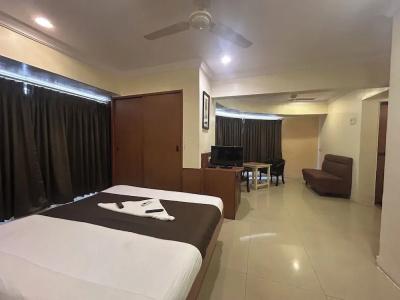 Lucky Goregaon - 15