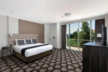 Rydges - 54