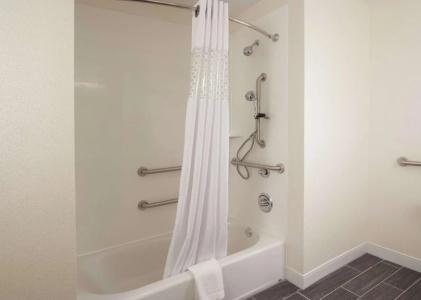 Hampton Inn & Suites by Hilton-Washington Rd - 8