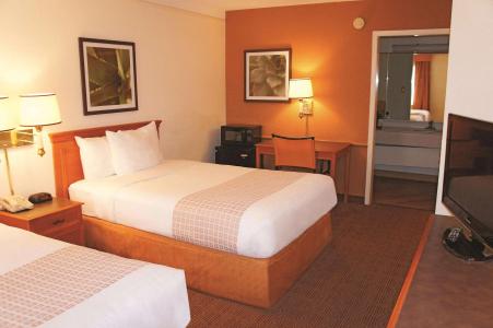 La Quinta Inn By Wyndham San Antonio South Park - 2