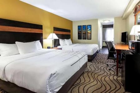La Quinta Inn by Wyndham near Cedar Point - 23