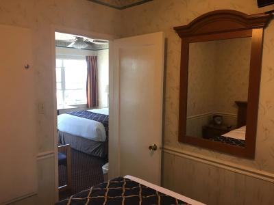 The Palomar Inn - 14