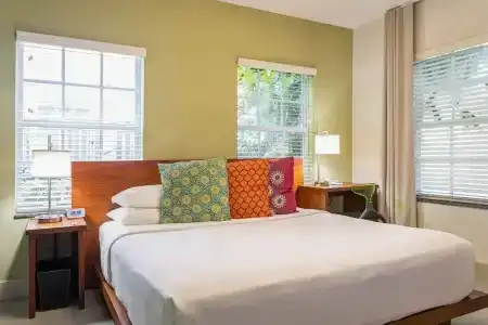 El Paseo - 60