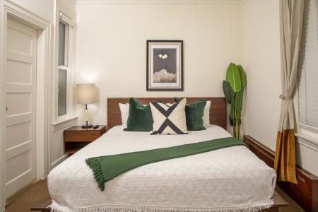 Washington Square Inn - 109