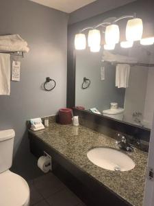Anchor Inn and Suites - 62