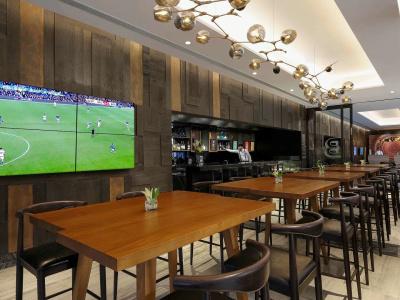 Novotel Chennai Chamiers Road - 32