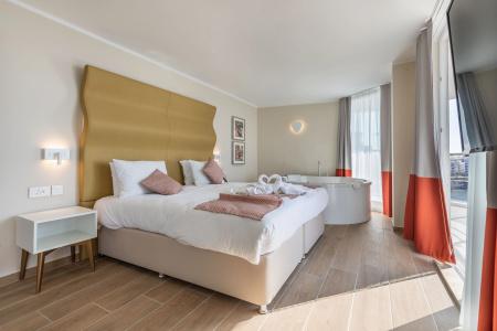 Seaview - Adults Only 16 Plus - 35