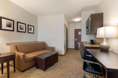 Comfort Suites Airport Convention Center - 52