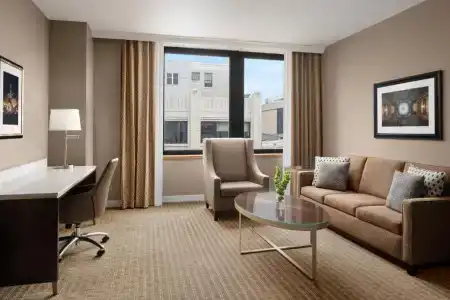 Hilton Indianapolis & Suites - 64