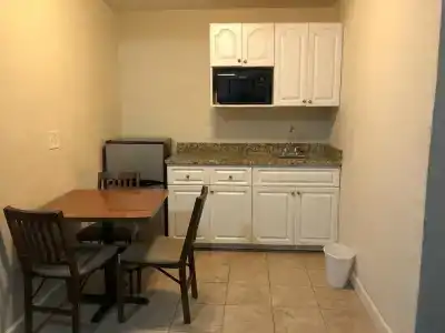 Lombardy Inn - 19