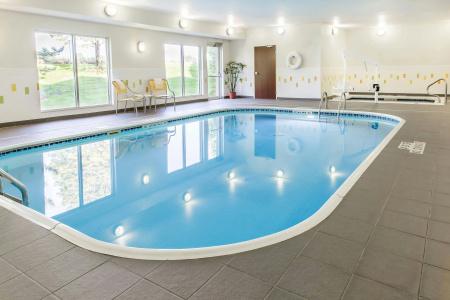 Fairfield Inn & Suites - 11