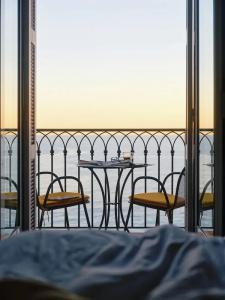 Hôtel La Pérouse Nice Baie des Anges - 93
