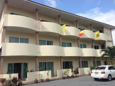 The One Apartment Bangsaray by RoomQuest - 0