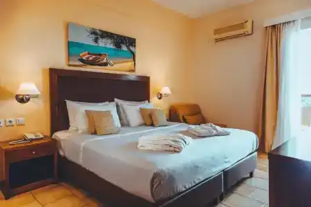 Apollo Resort Art - 89