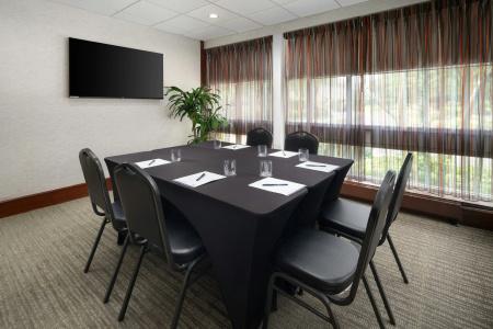 DoubleTree by Hilton Boston Bayside - 12
