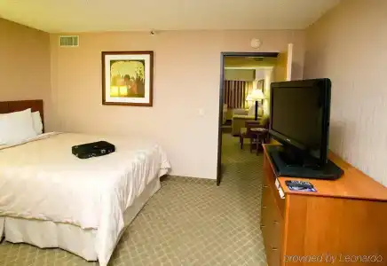 Best Western Plus Thunderbird Suites - 40