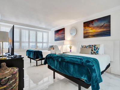 The Alexander All Suites - 692