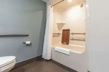 Quality Inn - 7