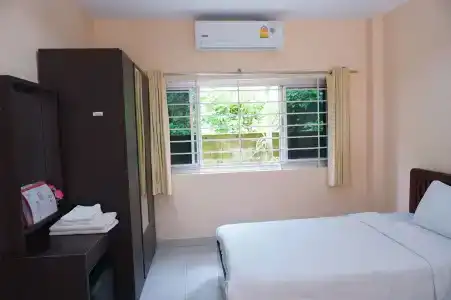 Jirasin & Apartment - 3