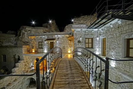 Risus Cave Suites - 12