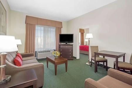 Ramada by Wyndham Denver International Airport - 29