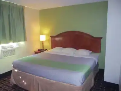 Savannah Garden Inn - 3