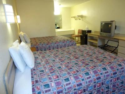 Super 6 Inn & Suites - 3