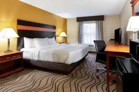 La Quinta Inn by Wyndham near Cedar Point - 38