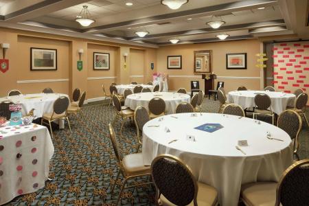 Embassy Suites by Hilton Crystal City National Airport - 26