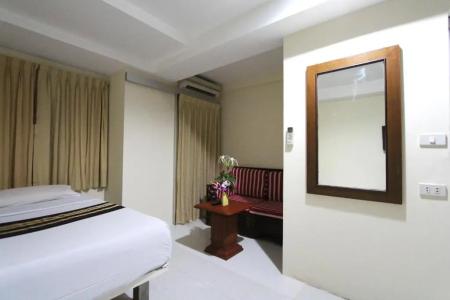 18 Coins Cafe & Hostel - 68